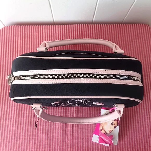 Paris Hilton Purse - Picture 12 of 13